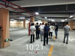 万科领导视察地下停车场划线项目工地